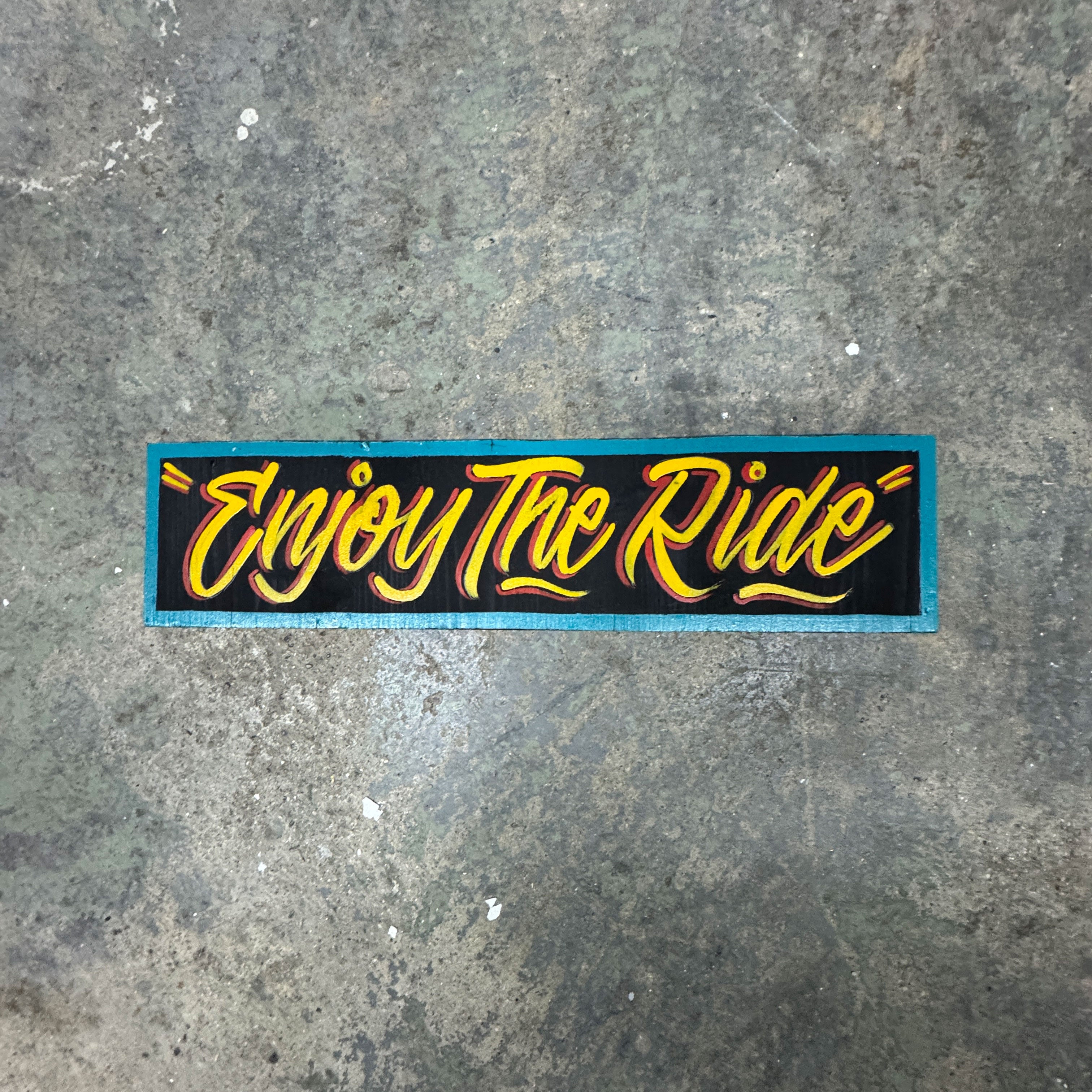 Handbemaltes Holzschild – „Enjoy the Ride“