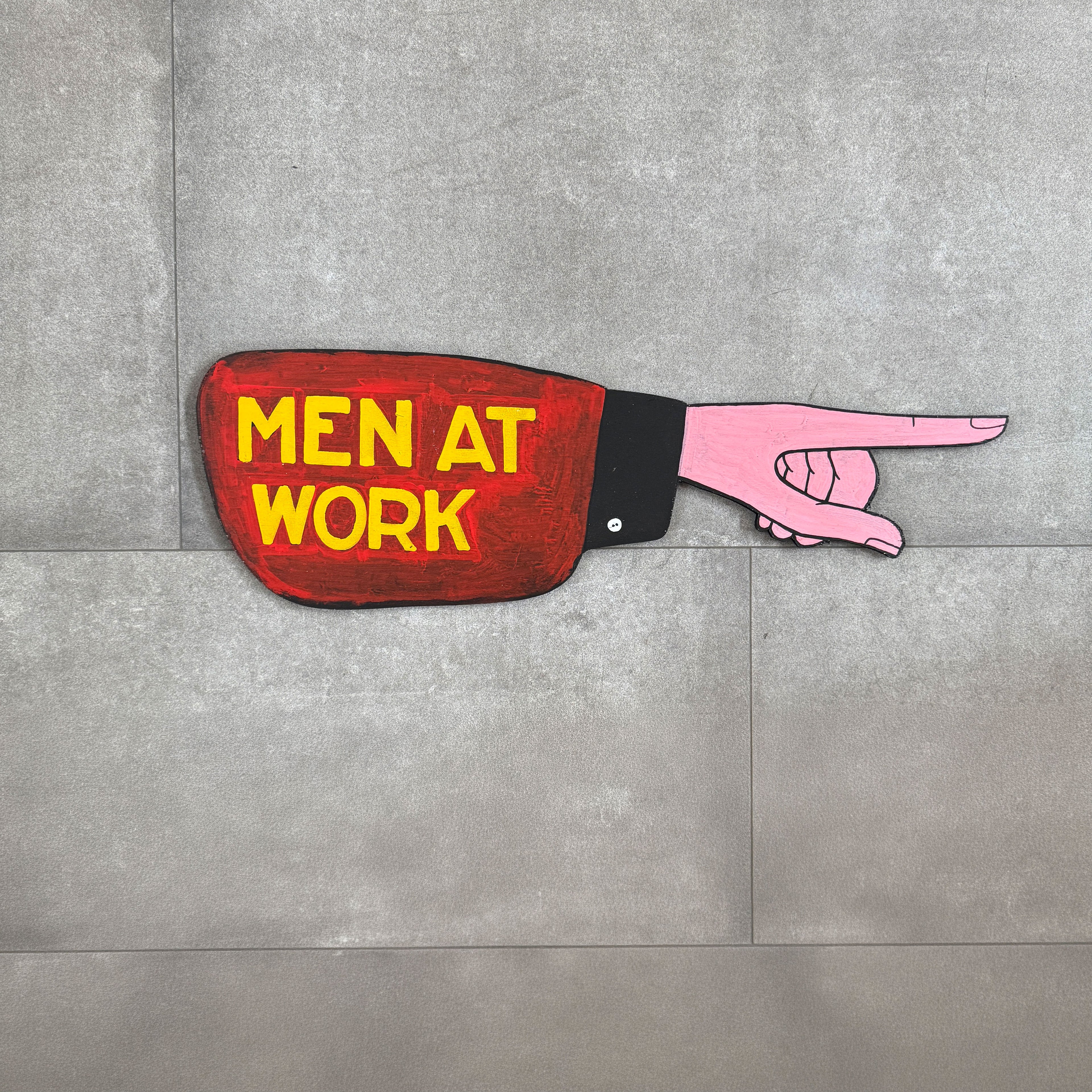 Handbemaltes Schild – „MEN AT WORK“