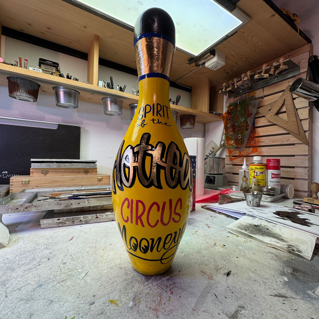 Handbemalter Bowling Pin – „Mooneyes“ – Teilweise vergoldet