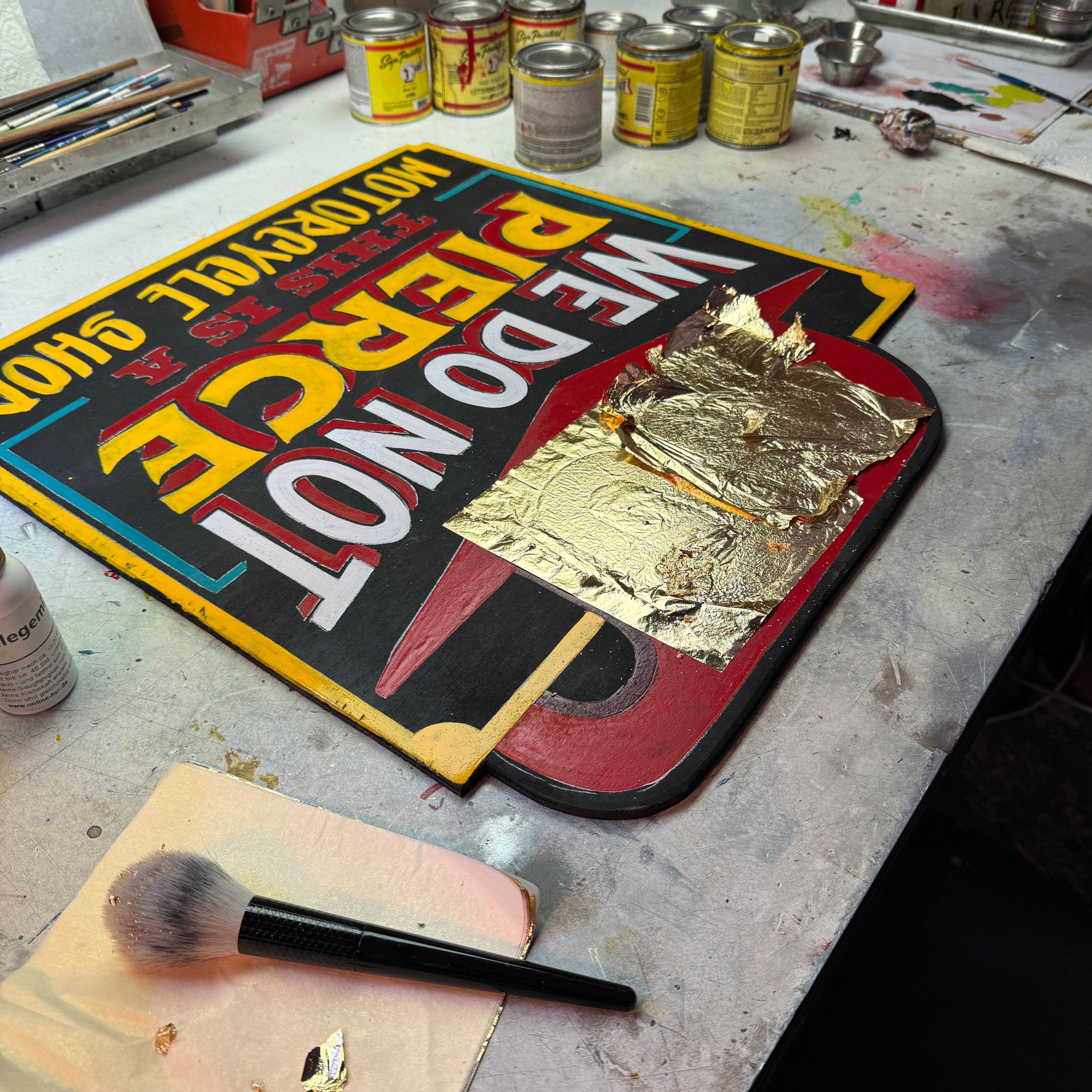 Handbemaltes Holzschild – „NO! We do not Pierce…“