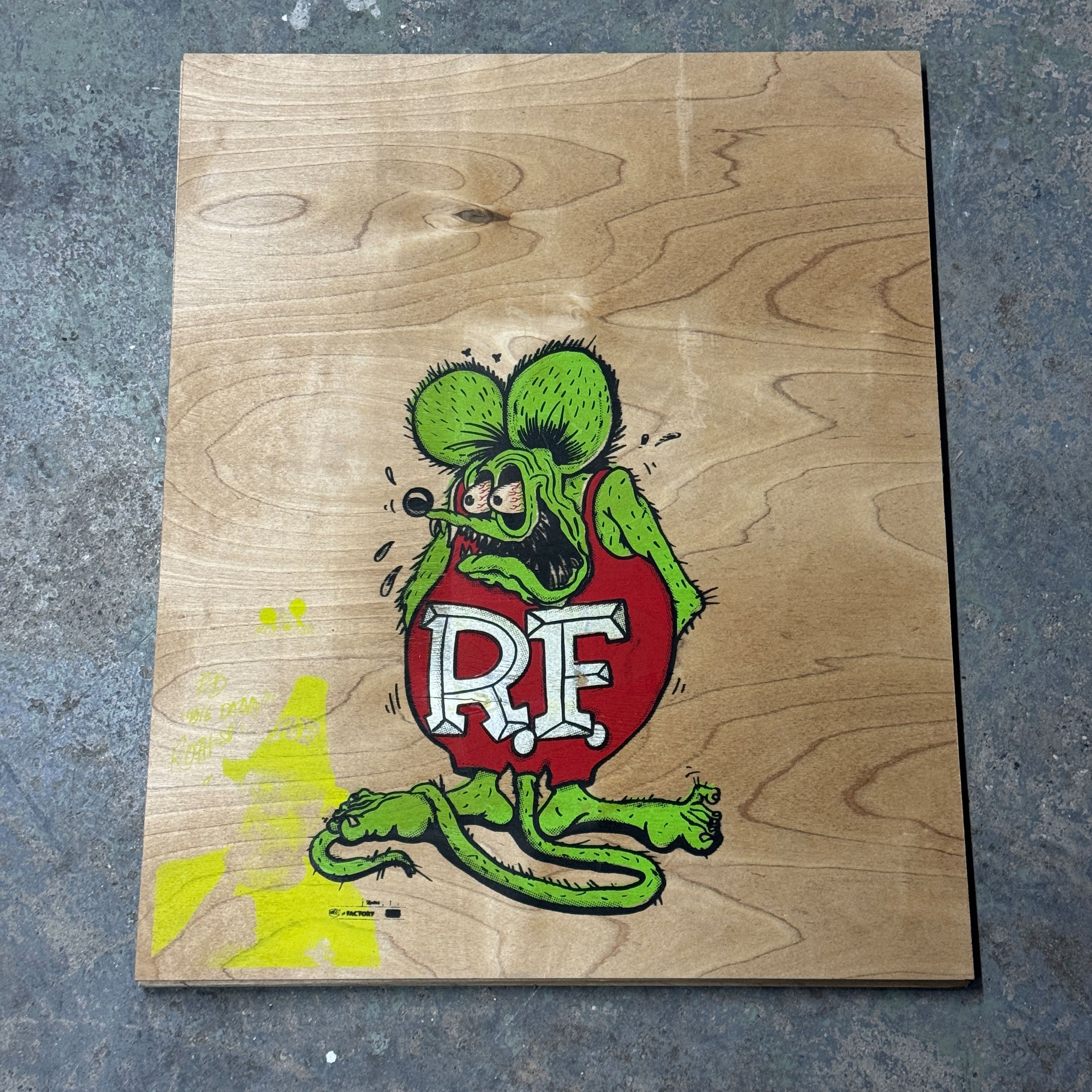 Rat Fink – Mehrfarbiger Siebdruck auf Holzplatte
