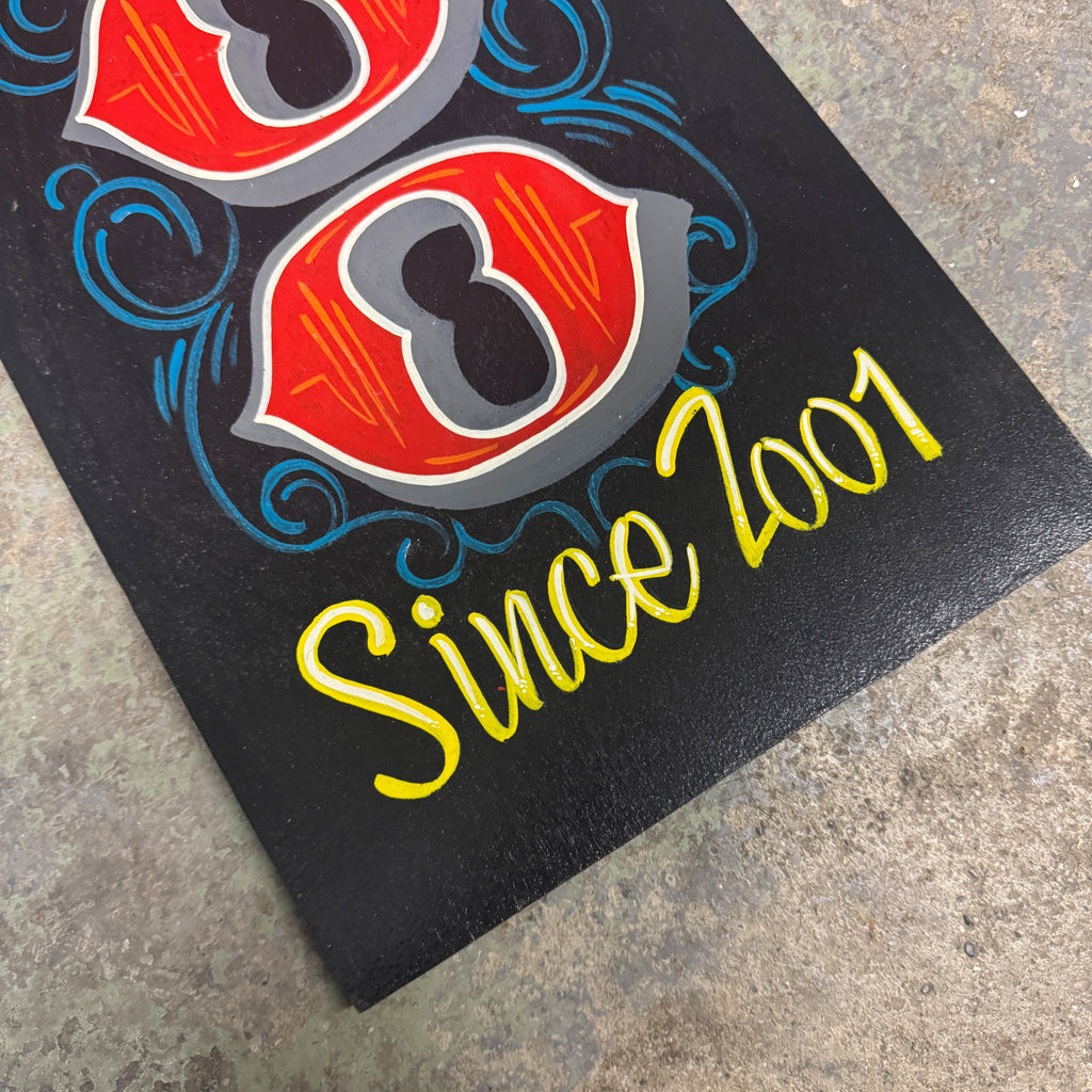 Großes, handbemaltes Holzschild – „Hotrod Tattoo Since 2001“